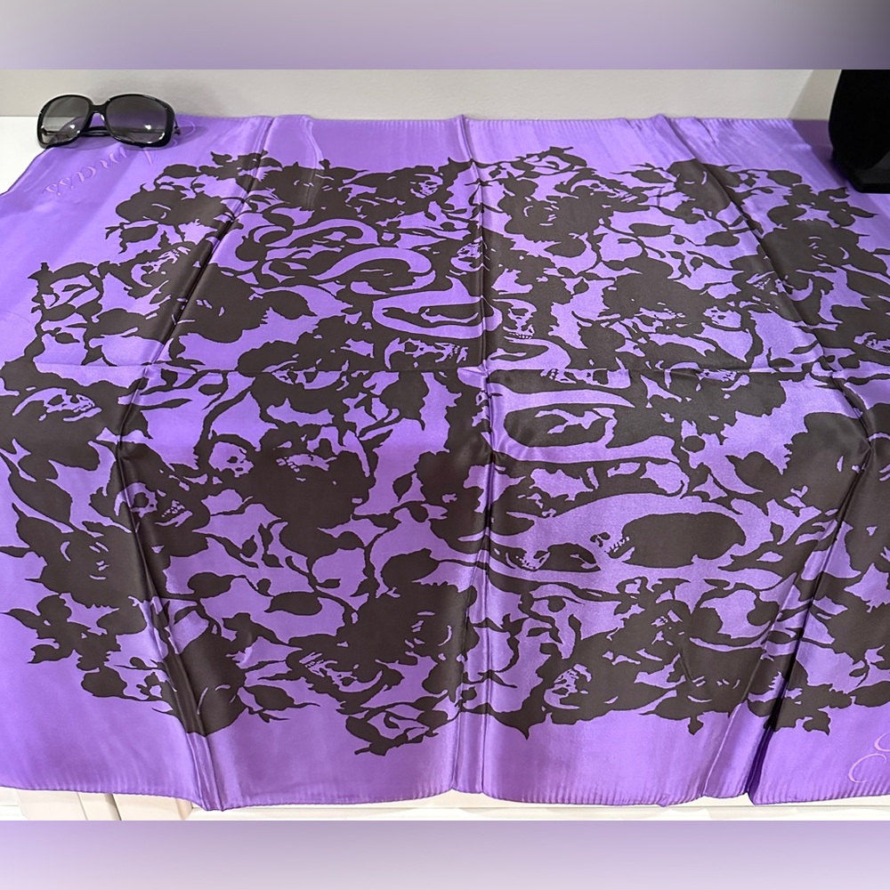 Amass 100% silk square scarf skull pattern